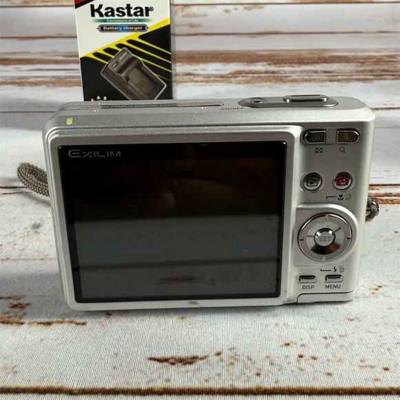 Casio EXILIM EX-Z57 5.0MP Digital Camera Silver Compact Design - Picture 7 of 9